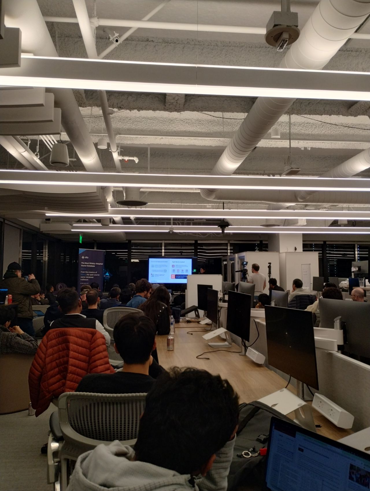 Diving into RAG, LLMs & Multimodal AI at the Unstructured Data Meetup!